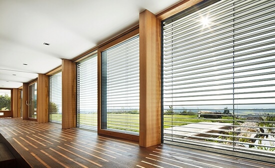  Zdjecie do artykułu: Rolety czy żaluzje – najlepszy wybór dla Twojego okna